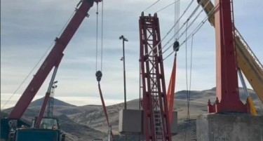 Маврово се подготвува за зимска магија: Започна финалното средување на ски-лифтовите