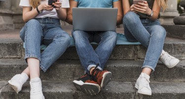 Ја мразат макотрпната работа, а им требаат пари: Совет од извршен директор за „невработливата“ генерација Z