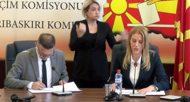 (ВИДЕО) СКОПЈАНИ ГЛАСААТ ЗНАЧИТЕЛНО ПОМАЛКУ, СЛАБА ИЗЛЕЗНОСТ И ВО КУМАНОВО: Еве каква е излезноста до 13 часот