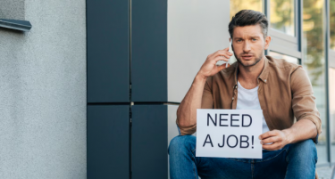 Како да знаете дека вашата компанија планира откази - и што треба да направите тогаш?