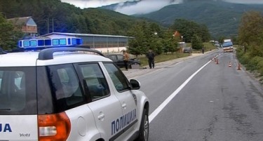 Отпаднати делови од приколка го затворија автопатот Велес-Градско