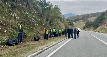 (ФОТО) БИТОЛСКИТЕ ЗАТВОРЕНИЦИ ЧИСТЕА УЛИЦИ: Наскоро, ќе почнат да го прават истото и останатите затвореници низ Македонија