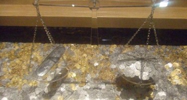 НЕ СЕ РАБОТИ ЗА ДОЛАРОТ: Паѓа вредноста на позната валута