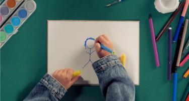 Социјален експеримент: Што се случува кога од децата ќе побараме да нацртаат човек?