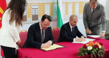 Николоски и Караџов го потпишаа Договорот за железничкиот тунел на Коридор 8