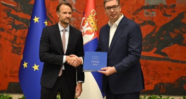 „ИЗВЕШТАЈОТ Е ВАШЕ ВИДУВАЊЕ, НЕ ОГЛЕДАЛО“: Вучиќ кон евроамбасадорот - „Не се грижете, ми завршува мандатот“