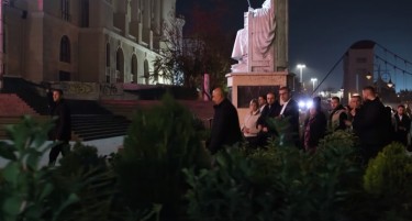 „ТРГНЕТЕ ОД ДВЕТЕ СТРАНИ, СУДРЕТЕ СЕ НЕГДЕ“: Мицкоски објави видео, им дава насока на градоначалниците и претпријатијата како да чистат