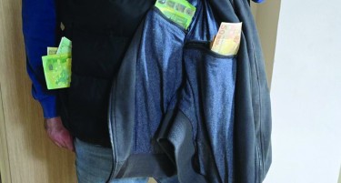 ПАРИ КРИЕЛЕ ВО ПЛИКО, НО И ВО ВНАТРЕШНИ ЏЕБОВИ - Цариниците со „богата“ парична заплена, откриени и златни плочки