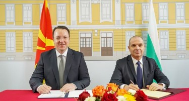 КОС И КОШТА СО КОМЕНТАР ЗА ПОТПИШУВАЊЕТО НА ДОГОВОРОТ ЗА ЖЕЛЕЗНИЧКИОТ ТУНЕЛ: „Важен чекор за градење доверба“