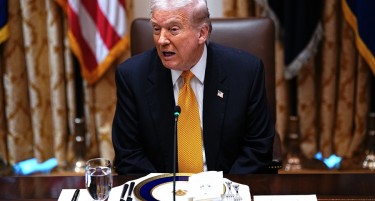 КАДЕ ОТИДОА ПАРИТЕ НА ТРАМП? Богатството му се намали за над 1 милијарда долари