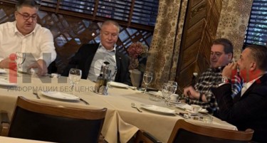 БРАНКО ПОВТОРНО ФАТЕН ВО РЕСТОРАН: Овој пат на сликата е со министерот за администрација, Минчев