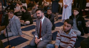 Мамдани на прва молитва во џамија откако беше избран за градоначалник на Њујорк