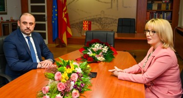 ПРВ ПАТ ПО ИЗБОРИТЕ, СЕ ОГЛАСИ ДАНЕЛА И МУ СЕ ОБРАТИ НА ЃОРЃИЕВСКИ: „Кога се лаже се држат рачињата во формација извежбана од медот“