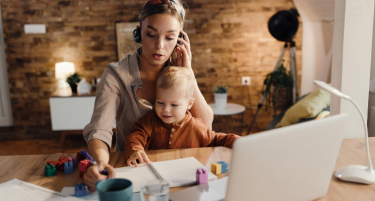 СОСЕДНА ЗЕМЈА ИЗГЛАСА: Родителите на деца под 12 години ќе работат скратено или од далечина за време на летниот распуст