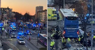(ВИДЕО) АВТОБУС УДРИ ВО АВТОБУСКА СТАНИЦА ВО СТОКХОЛМ: Има жртви и повредени