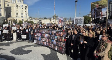 (ВИДЕО) Девојка се онесвести на протестот за Кочани