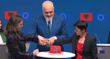 „ЗА АЛБАНЦИТЕ, СОНЦЕТО ИЗГРЕВА НА ЗАПАД“: Ахмети му честиташе на Рама за достигнувањата на европскиот пат