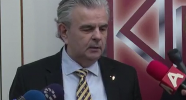 „КОЛКУ И ДА БОЛИ, НА МАКЕДОНИЈА И ТРЕБА КВАЛИТЕТ, А НЕ ДИПЛОМИ“: Пешев предупредува, ќе останеме со дипломи ама без работа