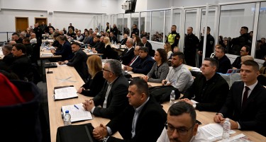 (ГАЛЕРИЈА) РОДИТЕЛИТЕ ЧЕКААТ ПРАВДА: Oбвинителството бара одговорност од оние кои не ја спречиле трагедијата во „Пулс“