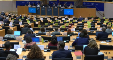 БИЛАТЕРАЛНИТЕ ПРАШАЊА НЕ СМЕАТ ДА СЕ КОРИСТАТ ЗА БЛОКИРАЊЕ НА ПРИСТАПОТ НА ЗЕМЈИТЕ ЧЛЕНКИ ВО УНИЈАТА: Извештај на ЕП