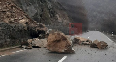 ДОЖДОТ НАПРАВИ ХАОС: Одрони на патниот правец Делчево - Македонска Каменица