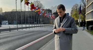 МАКЕДОНСКАТА АМБАСАДА ДРСКО ГО ОДБИЛА, ВО СЛОВЕНЕЧКИОТ ПАРЛАМЕНТ МУ ПОСАКАЛЕ „ТОПЛО ДОБРЕДОЈДЕ“: Приказна на Македонец на магистерски студии во Љубљана