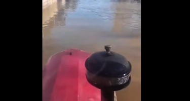 „МИ СЕ ПЛАЧИ“: жителите на Лажец очајни по полавите - опозиционерите бараат одговорност за ненавремено чистење на каналите