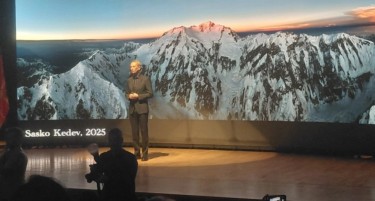 „Освојувањето на 14-те највисоки врвови го сметам за национален успех“: Кедев одликуван со Орден „8 Септември“