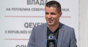 „НАМЕСТО НА ПРАЗНИ ЛИСТОВИ ДА ДОСТАВУВАШ КРИВИЧНИ, НА НИВ НАПИШИ ЈА ОСТАВКАТА“: Николовски му возвраќа на Трипуновски