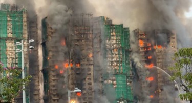 Облакодерите во Хонг Конг сè уште горат - најмалку 55 мртви, 279 исчезнати (ВИДЕО)