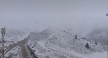 ФОТО: Шапка под снежна прекривка