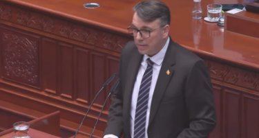 Пратеник од СДСМ вели дека власта спрема терен за враќање на Груевски, Филков му одговори