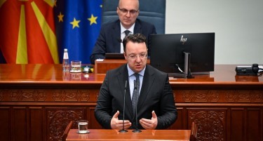 Николоски: Ќе набавиме најмалку 5 нови електрични локомотиви