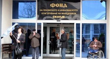 НА ПРВИ ДЕКЕМВРИ НА ПЕНЗИОНЕРИТЕ ЌЕ ИМ СЕ ИСПЛАТАТ НАД 9 МИЛИЈАРДИ ДЕНАРИ: Фондот ја смирува ситуацијата, пензионерите можат да бидат спокојни