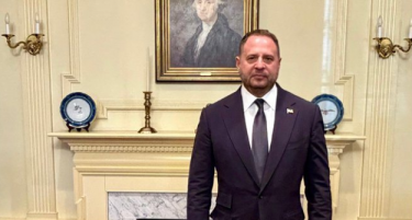 Зеленски вели дека Украина сега не смее да греши: Јермак си поднесе оставка по претресот