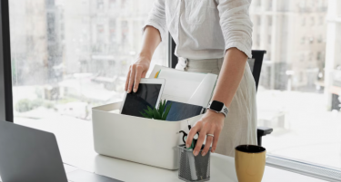 Зошто Јапонците им даваат отказ на своите шефови преку агенции?