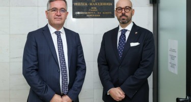 Влог во иднината на фармацијата: На својот 80-годишен јубилеј „Реплек“ донираше милион денари за модернизација на Фармацевтскиот факултет