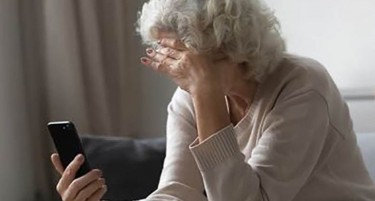 „ЌЕРКА ТИ СКРШИ ВИЛИЦА И НОГА, И ТРЕБААТ ЗЛАТНИ ШИПКИ“ - нов метод на мамење повозрасни граѓани