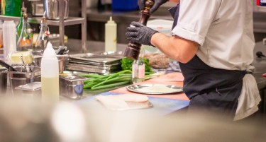 СЛЕДНАТА ГОДИНА СТАРТУВА ЗАКОНОТ ЗА СЕЗОНЦИТЕ - еве кои професии се опфатени и колку дена ќе смеат да работат