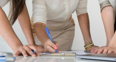 Жена доби отказ затоа што порано доаѓала на работа?