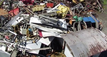 СКЛАДИРАЛ ОТПАД ВО ДВОРОТ И ПЛАЌАЛ ЗА ДА МУ СОБИРААТ - Седум лица од Струмица добија кривична пријава за загрозување на животната средина