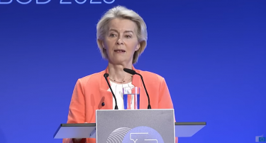 ЕУ ГО ЗАМРЗНА РУСКИОТ ИМОТ: Фон дер Лајен порача дека ако Русија и натаму војува, трошоците само ќе растат