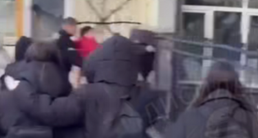 ВИДЕО: ДЕЦА КРВНИЧКИ СЕ ТЕПАА ВО САРАЈ: ОЈО побара судска постапка спрема 5 деца