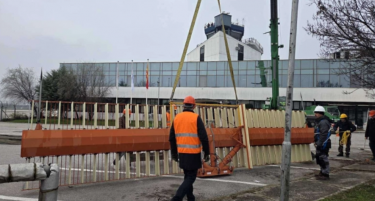 Започна демонтажа на стариот радар на Аеродромот Скопје, авионскиот сообраќај се одвива непречено