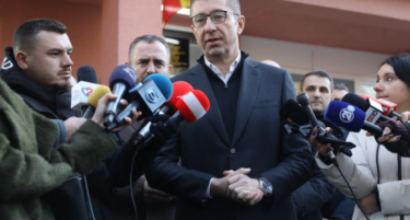 „ВИСТИНАТА Е ДЕКА МИНАТАТА ВЛАСТ ИЗРАБОТИЛА НАЦИОНАЛНА СТРАТЕГИЈА ЗА ПРИФАЌАЊЕ МИГРАНТИ 2017-2027“: Мицкоски за темата со мигрантите