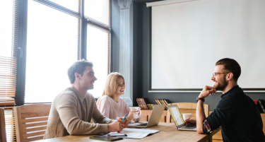 Добро платени работни места за луѓе кои мразат состаноци