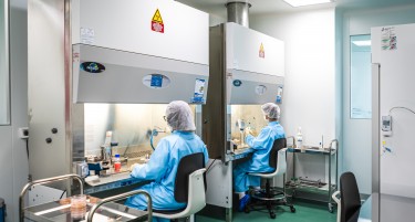 ПУШТЕНА ВО УПОТРЕБА НОВАТА МИКРОБИОЛОШКА ЛАБОРАТОРИЈА ЗА КВАЛИТЕТ НА „АЛКАЛОИД“ ПРИ ОФИЦИЈАЛНАТА ПОСЕТА НА ВЛАДИНА ДЕЛЕГАЦИЈА НА КОМПАНИЈАТА